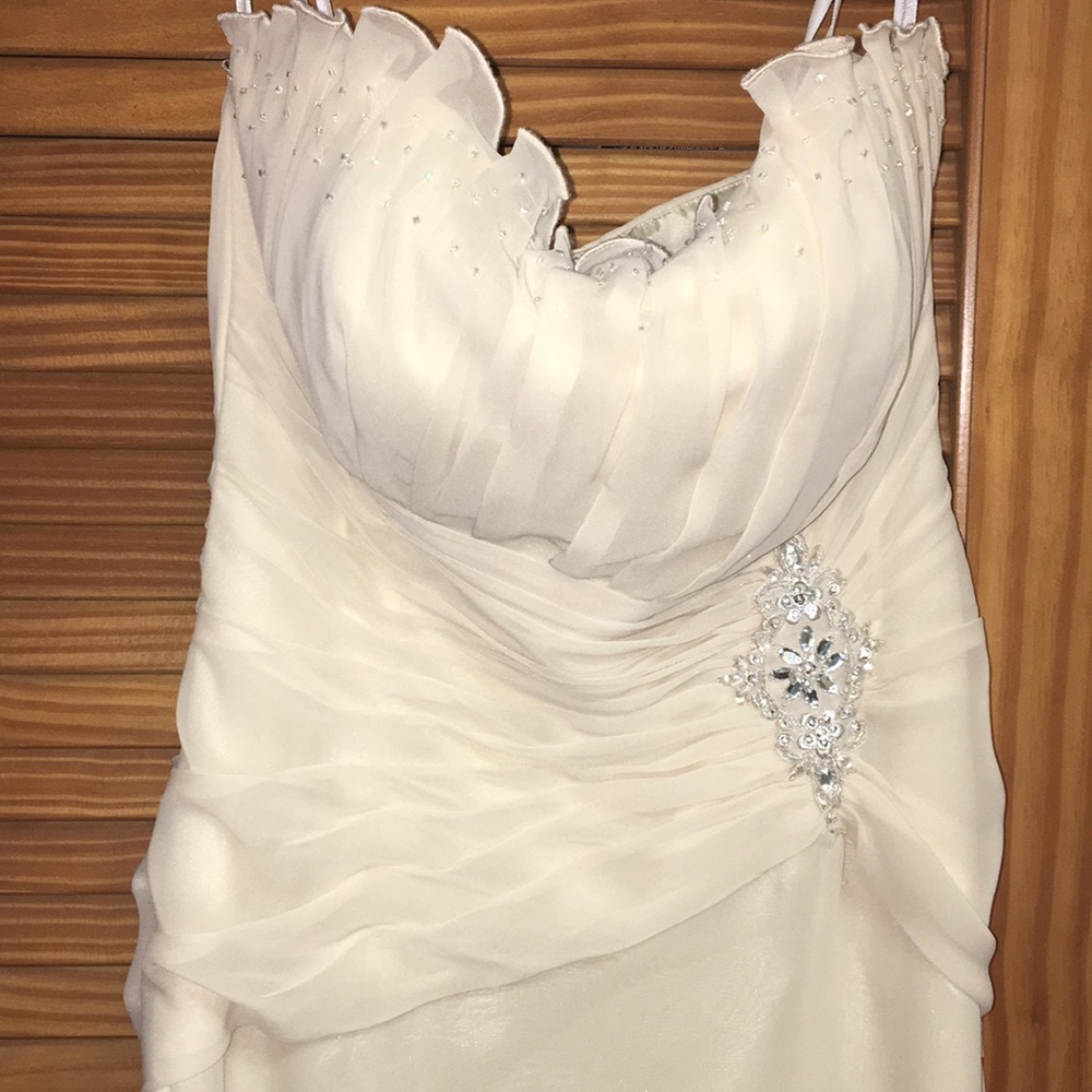 Dress - Picture 3 of 3